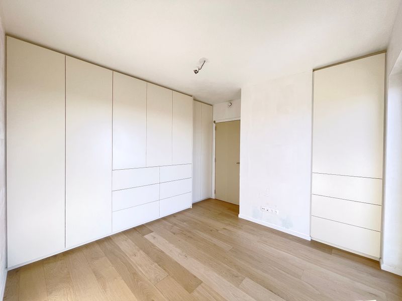 Ruime dressing en opbergruimte in Wetteren (20-027)