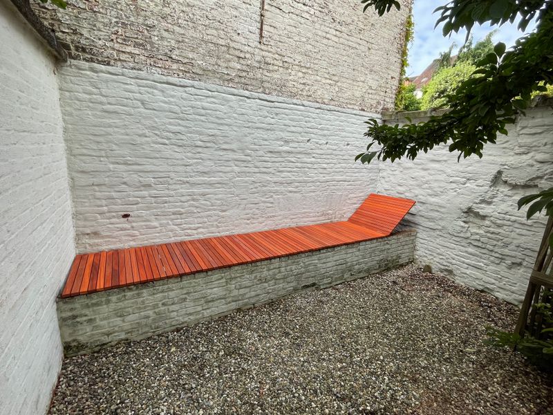 Tuinbank uit Padouk in Gent (21-051B)