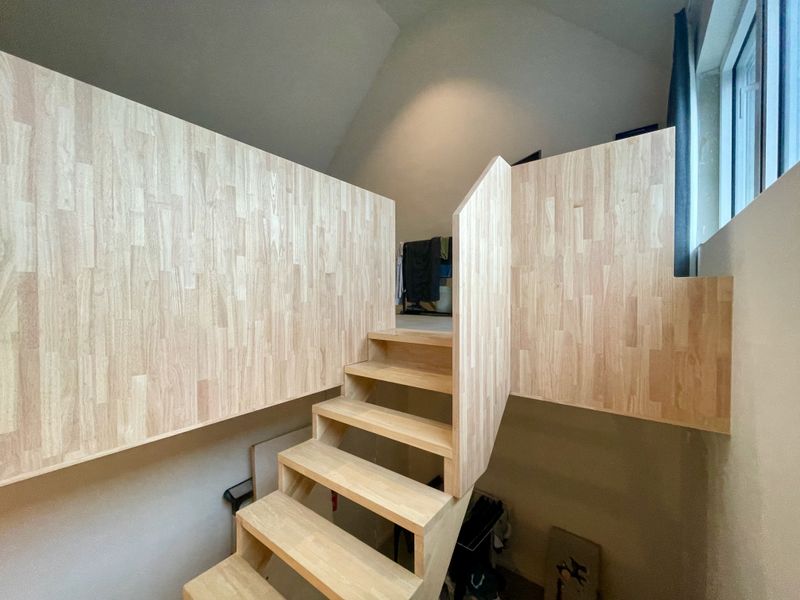 Trapafsluiting in rubberwood voor bestaande trap in Laarne